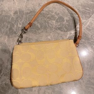 💛Coach Wristlet 💛 ECU